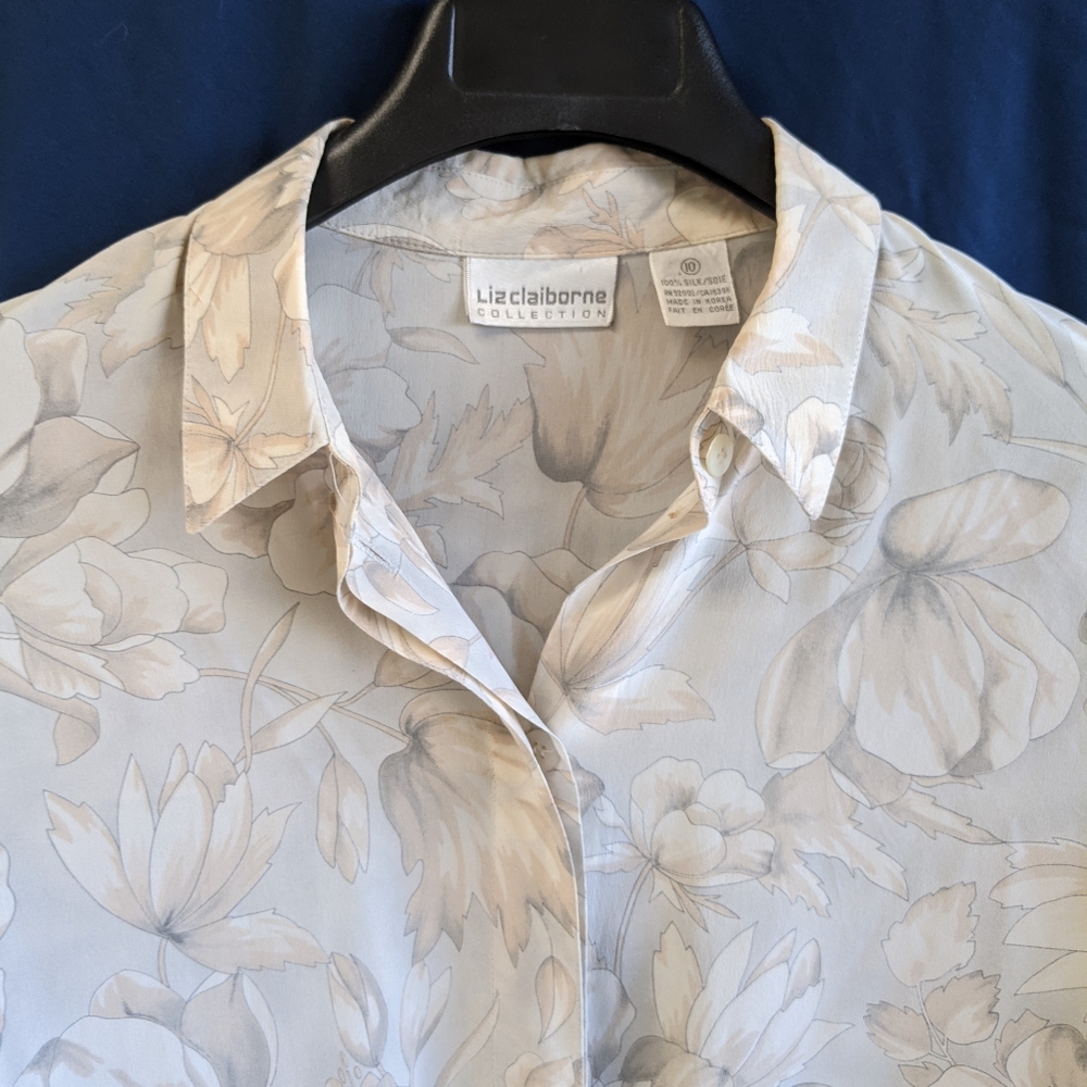 ⭐️SOLD⭐️ 💯% SILK Shirt - Picture 6 of 6